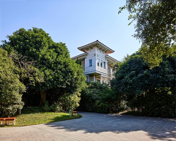 Mansion Garden